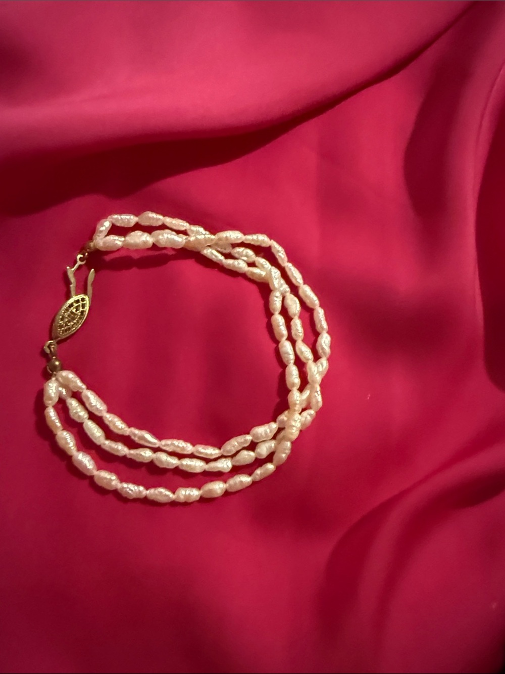 Vintage Rice Pearl three strand bracelet with Gold Clasp - Picture 9 of 9